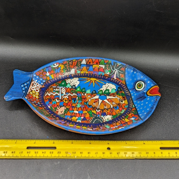 FISH PLATE ~ MEXICAN CLAY POTTERY ~ FOLK ART ~ HAND PAINTED ~ 9”~ with Hole for - Picture 2 of 7